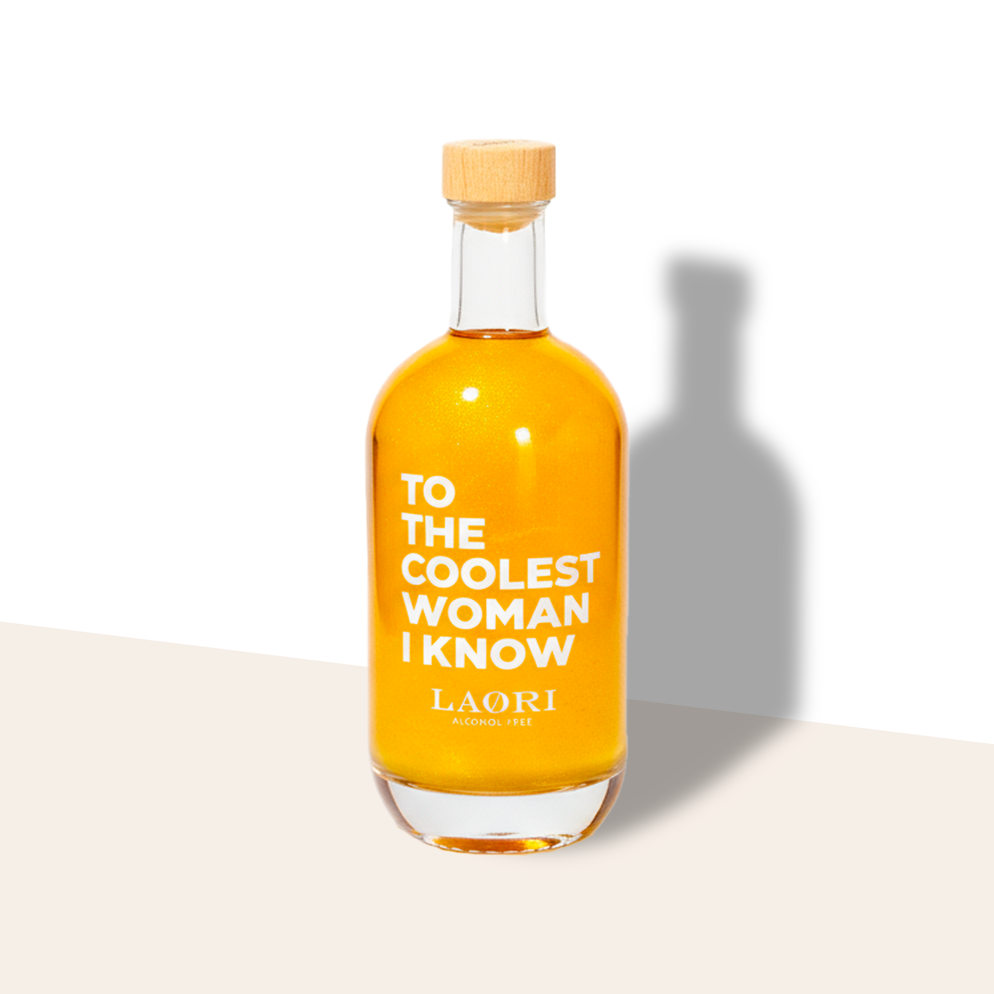 Laori Amalfi Glitter aperitivo analcolico agrumato con riflessi luminosi e profumo mediterraneo.