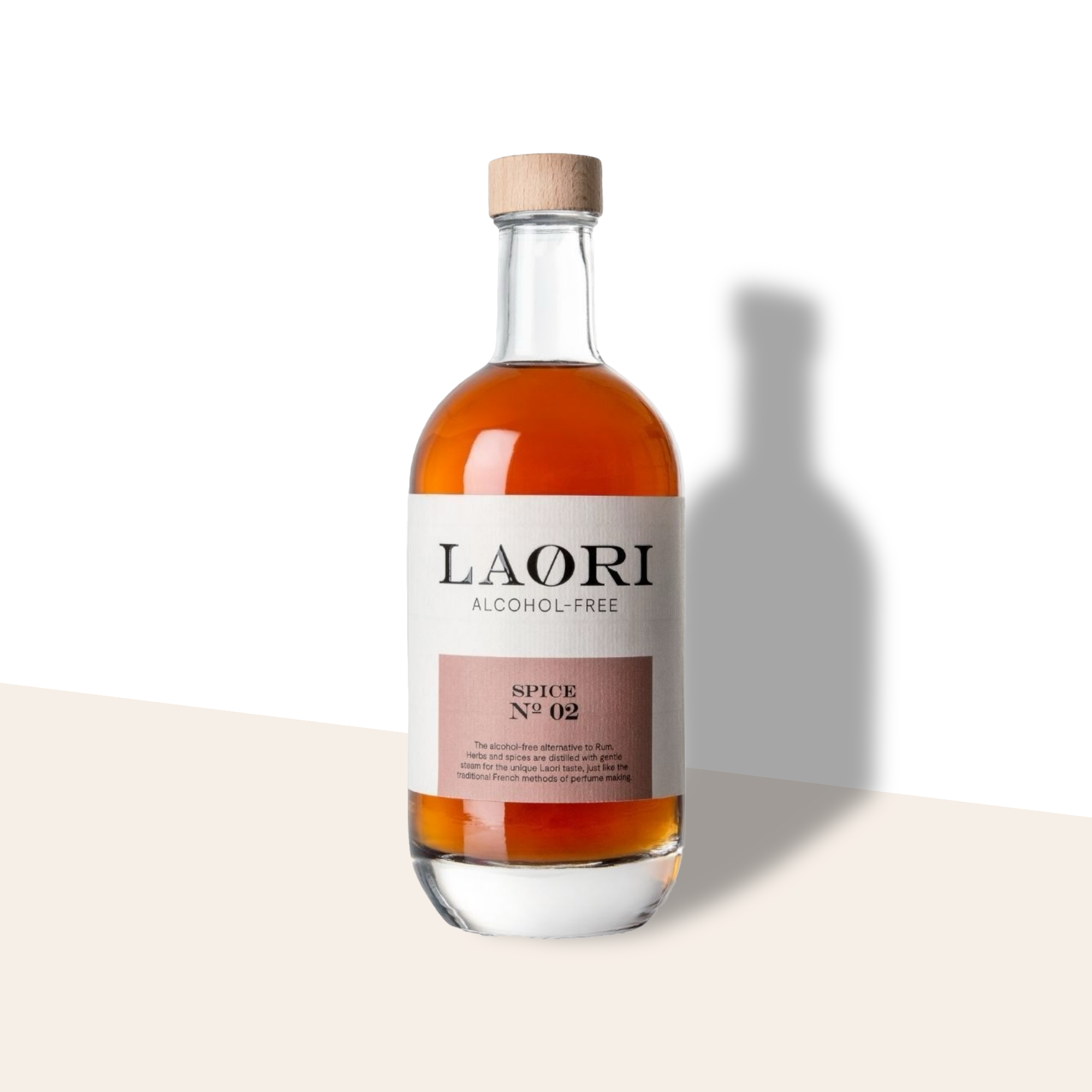 Laori Spice No.2 distillato analcolico in stile rum con vaniglia, quercia e ananas.
