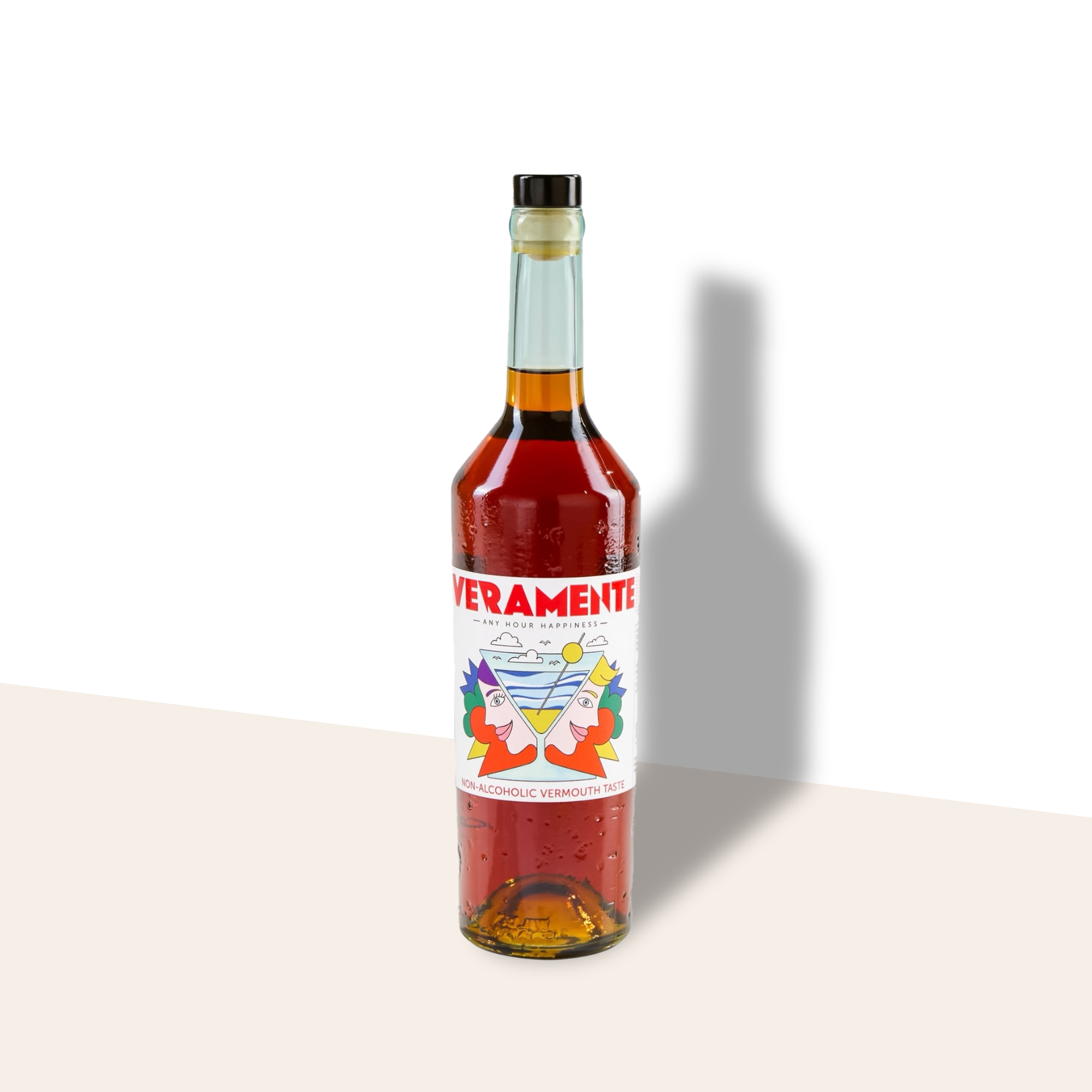 Milano Distillery Veramente vermouth analcolico con erbe aromatiche, salvia e arancia amara.