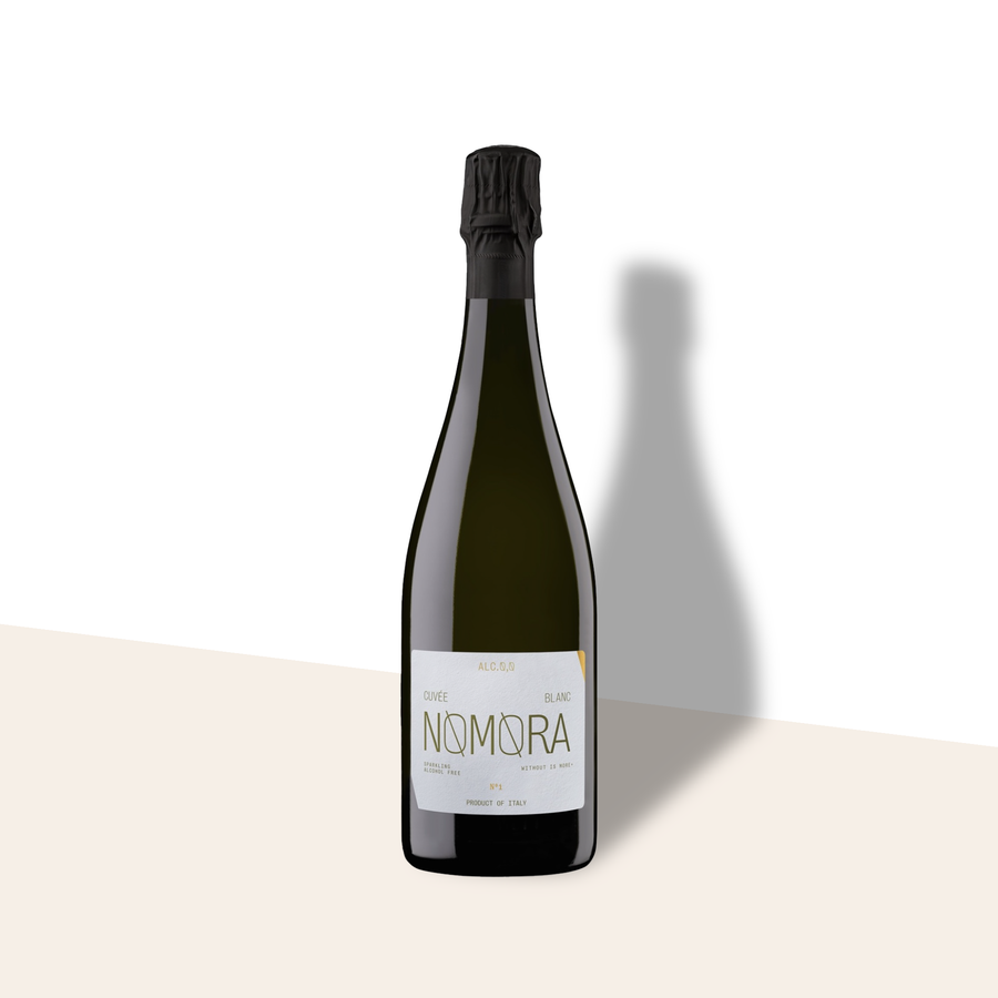 Nomora Cuvée Blanc spumante analcolico italiano con note di mela, pera e agrumi.