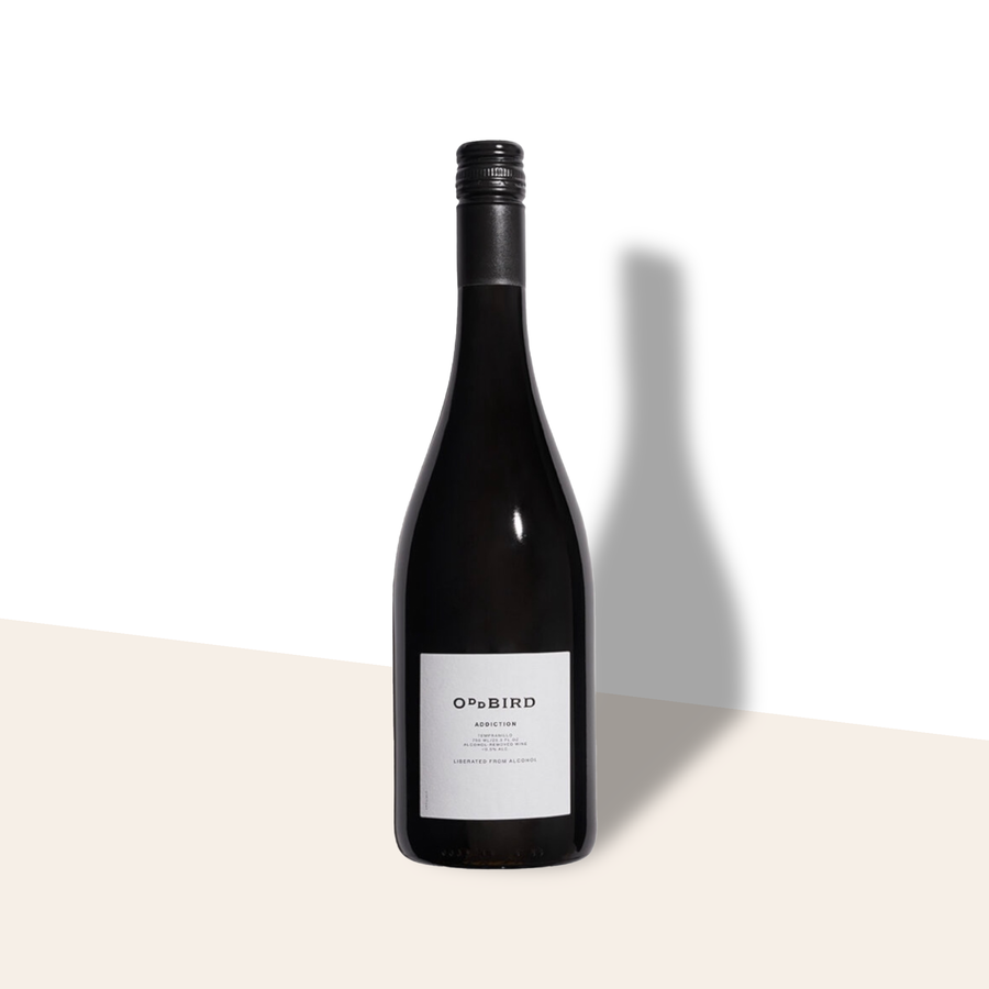 Oddbird Addiction vino rosso analcolico Tempranillo con aromi di mora, ciliegia e erbe secche.