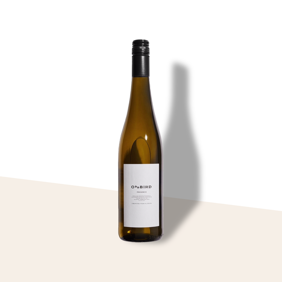 Oddbird Presence vino bianco analcolico con note di frutta a polpa bianca, agrumi e spezie leggere.